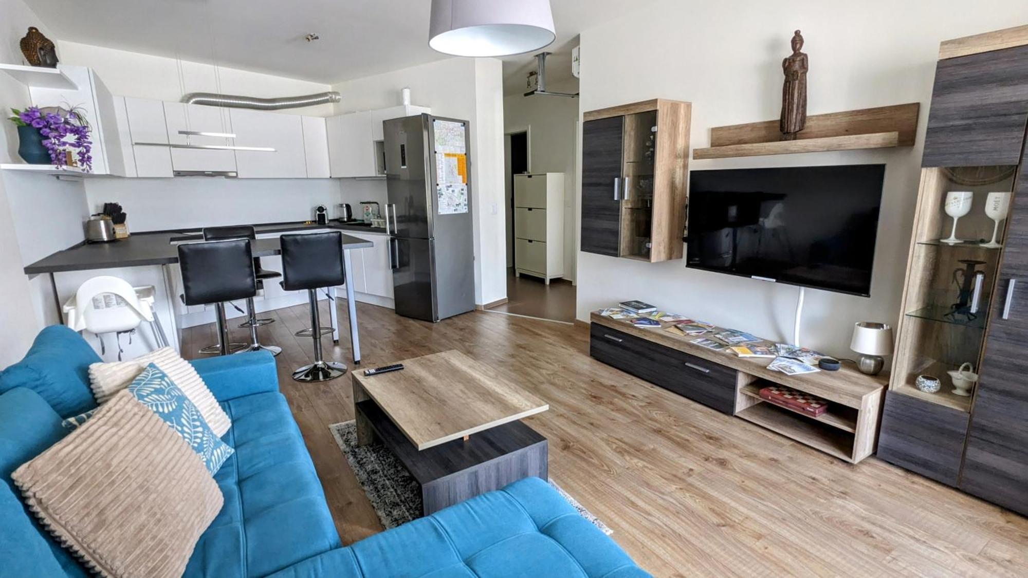 E2 Luxury Oldtown Apt - 2X Parking, Foodstore, Pcscreen, Netflix, Unlimited Music, Crib, Babychair, Fastwifi, Aircon Košice Extérieur photo