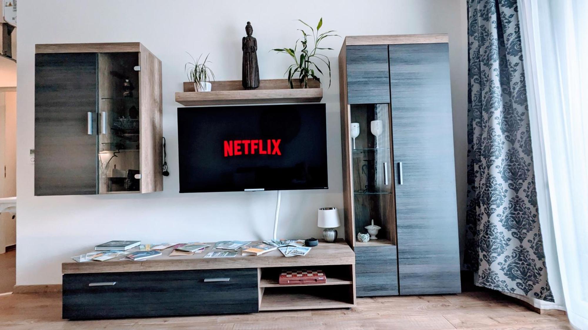 E2 Luxury Oldtown Apt - 2X Parking, Foodstore, Pcscreen, Netflix, Unlimited Music, Crib, Babychair, Fastwifi, Aircon Košice Extérieur photo
