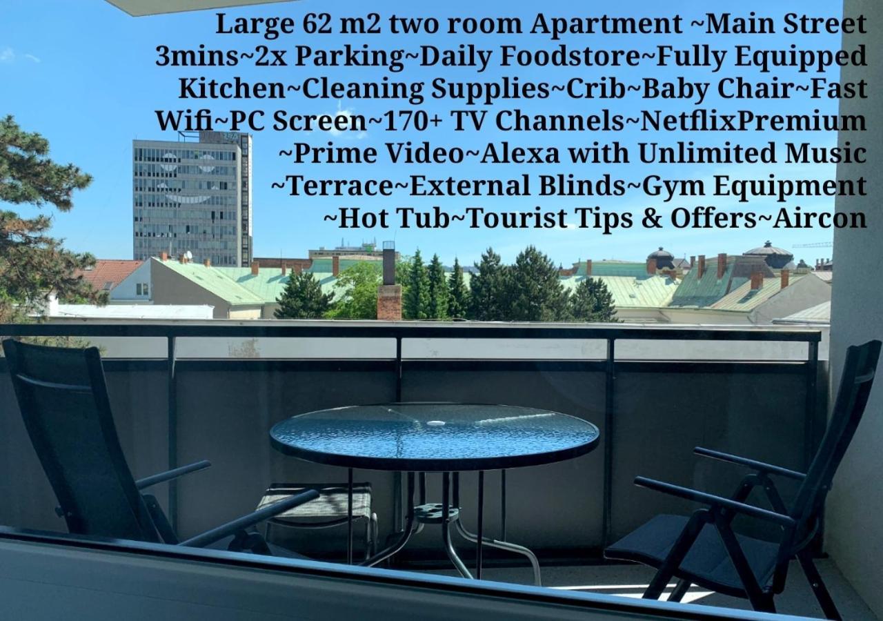E2 Luxury Oldtown Apt - 2X Parking, Foodstore, Pcscreen, Netflix, Unlimited Music, Crib, Babychair, Fastwifi, Aircon Košice Extérieur photo
