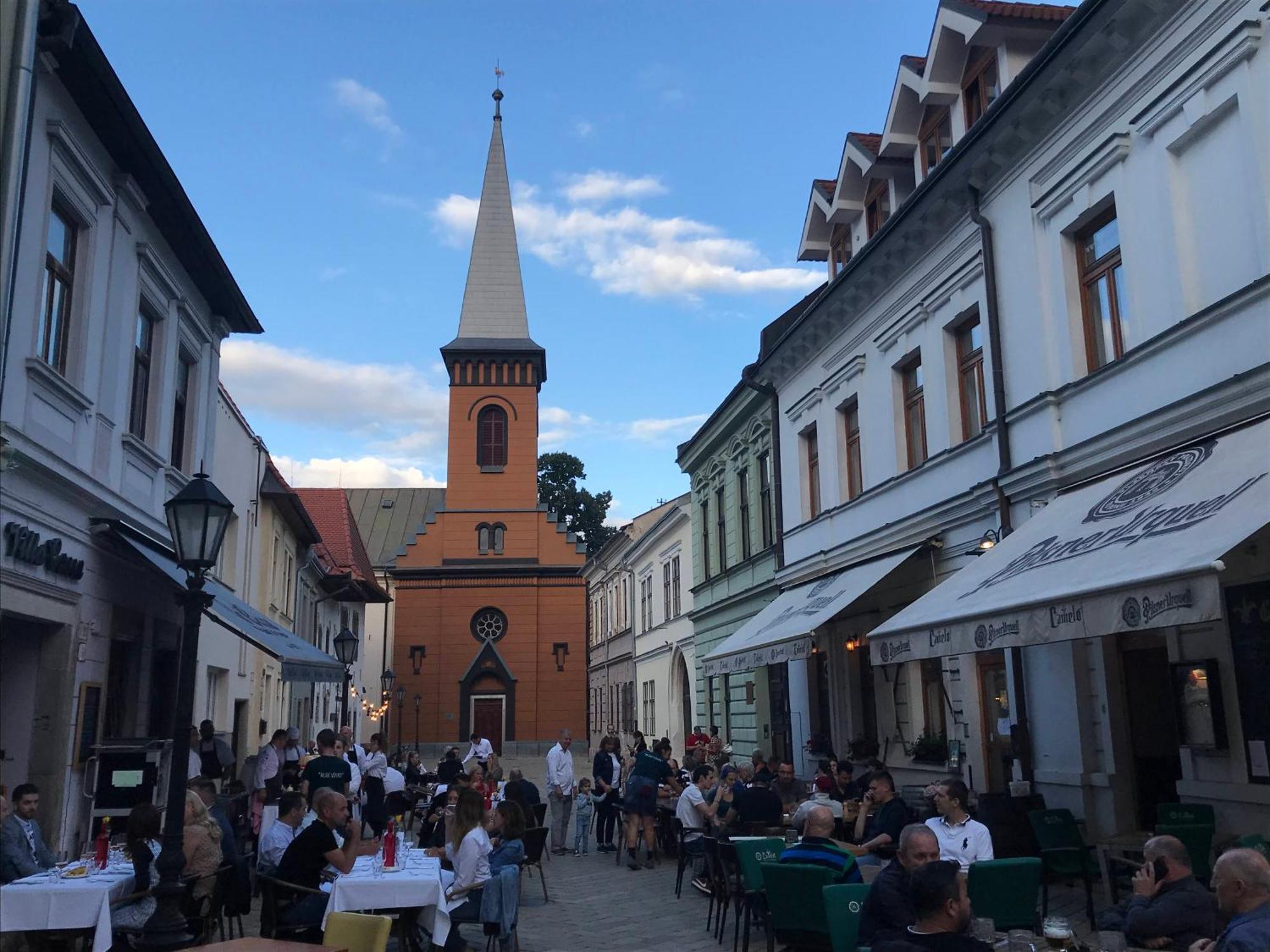 E2 Luxury Oldtown Apt - 2X Parking, Foodstore, Pcscreen, Netflix, Unlimited Music, Crib, Babychair, Fastwifi, Aircon Košice Extérieur photo